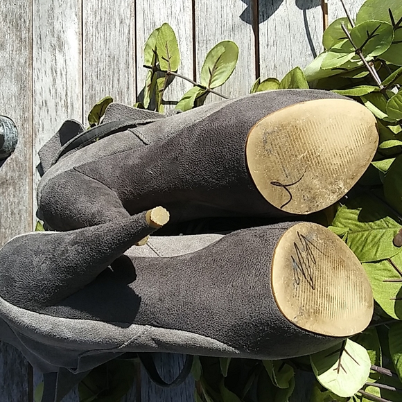 COLIN STUART SUEDE ANKLE BOOT 7 - Picture 13 of 15